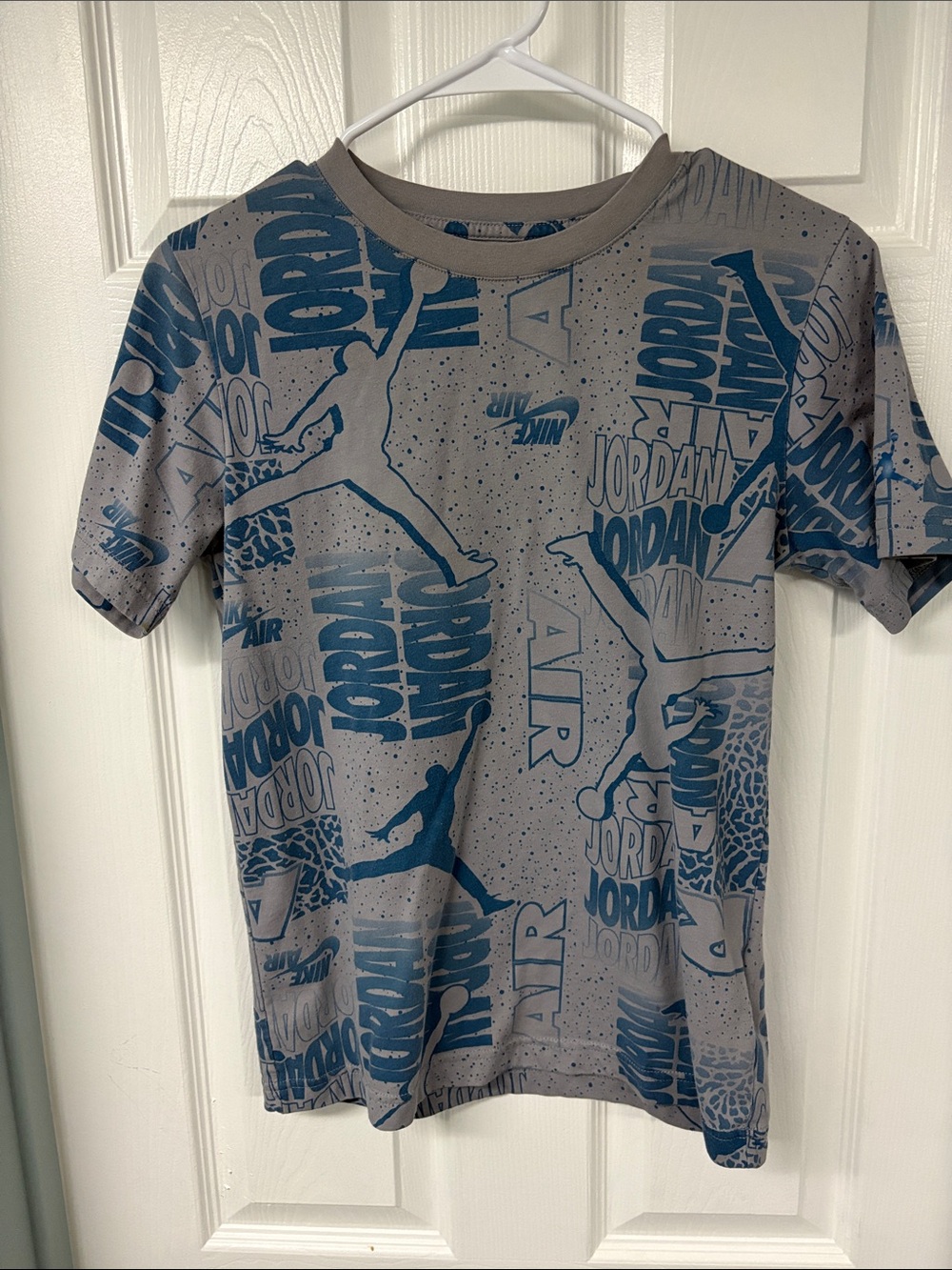 Jordan Boys Short Sleeve Graphic Tee - Gray with Blue Print size L